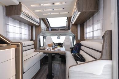 Riviera 87 XT