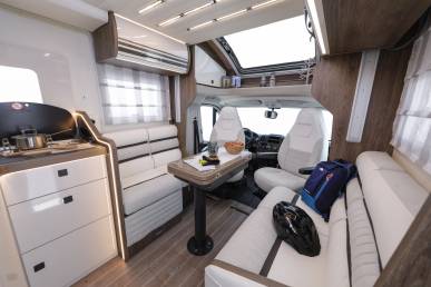 Riviera 87 XT
