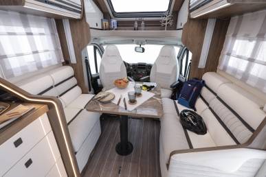 Riviera 87 XT