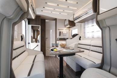 Riviera 87 XT